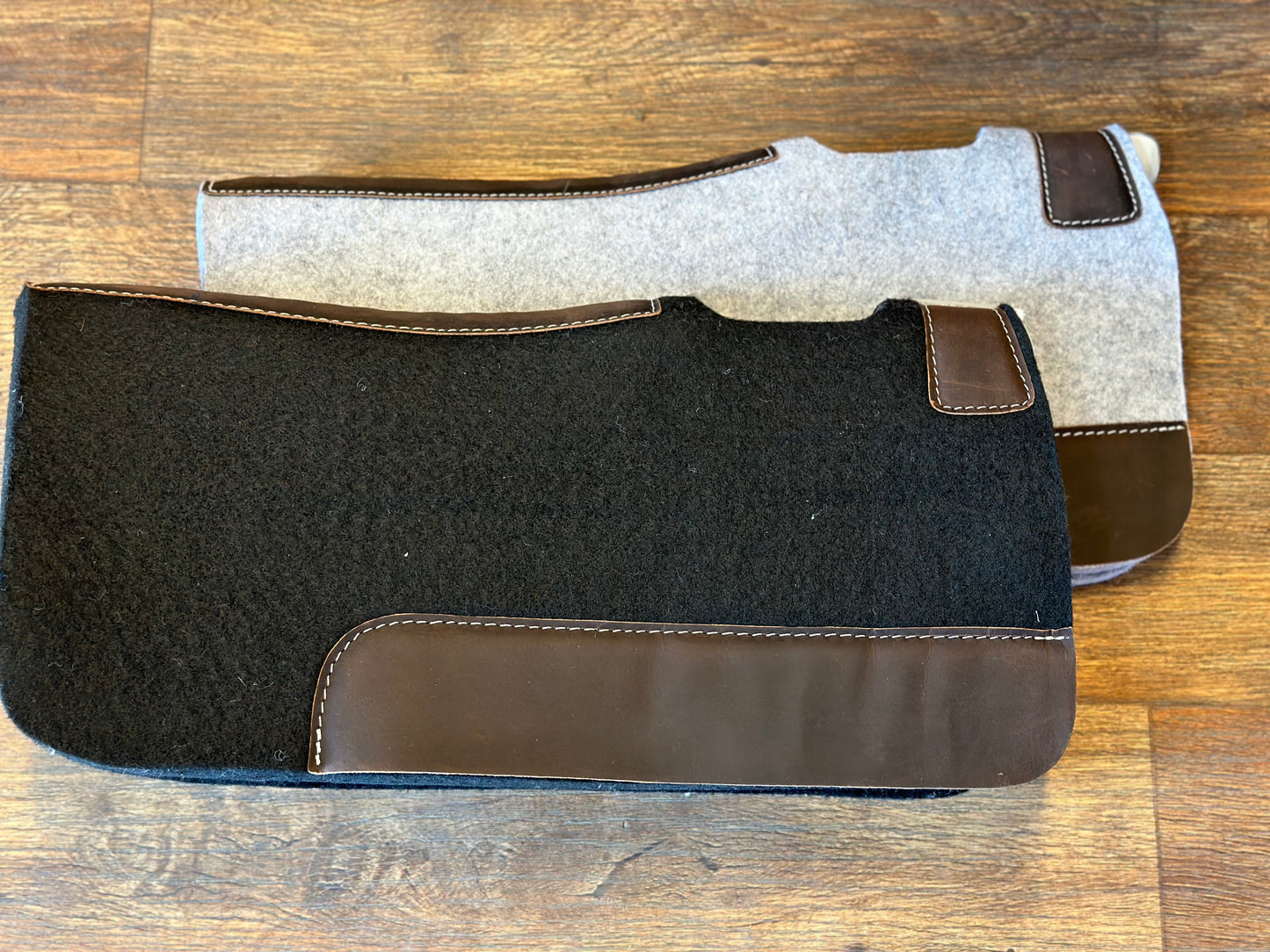 Wool contouring pony pad