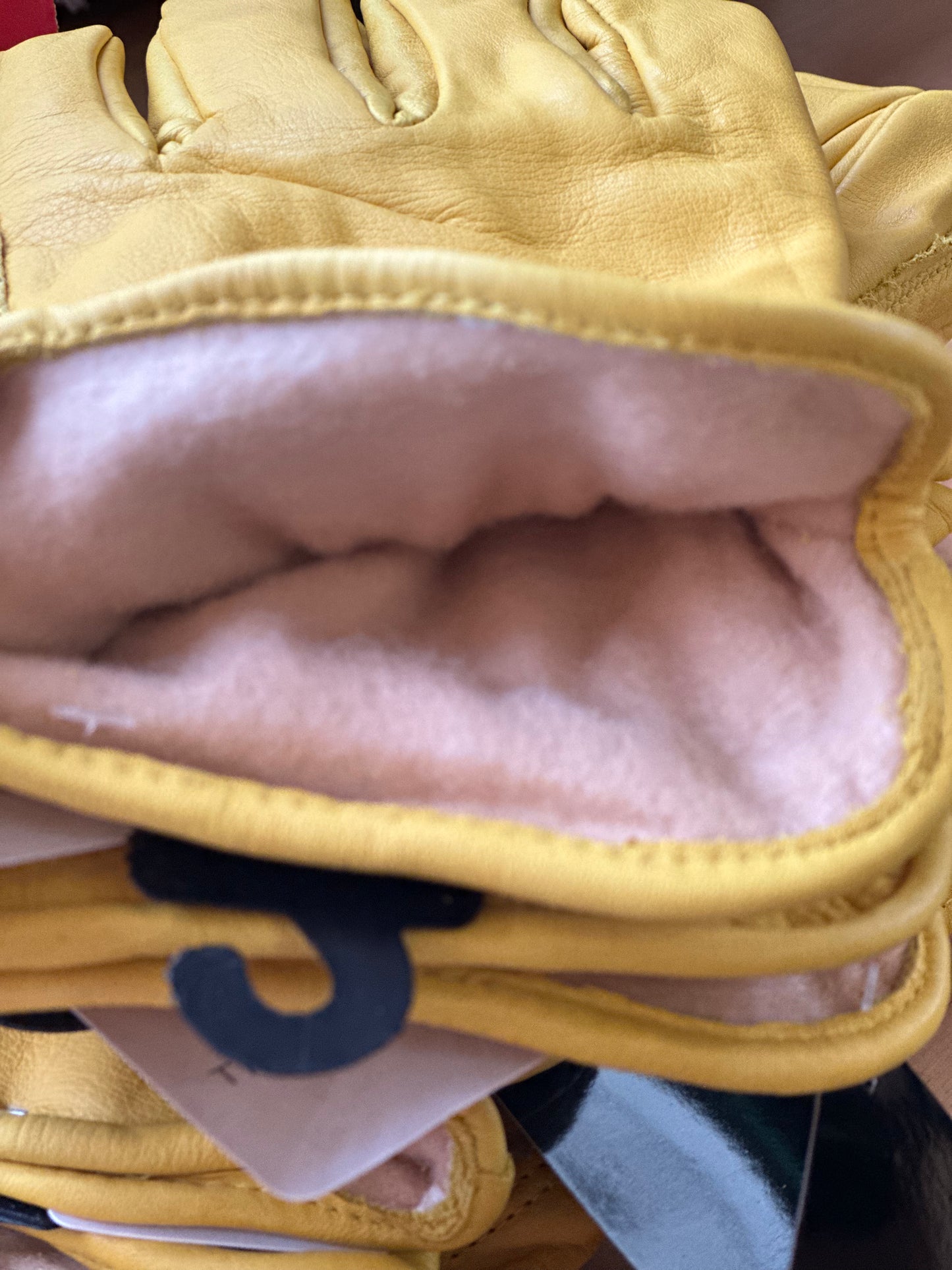 Deer skin insulated gloves