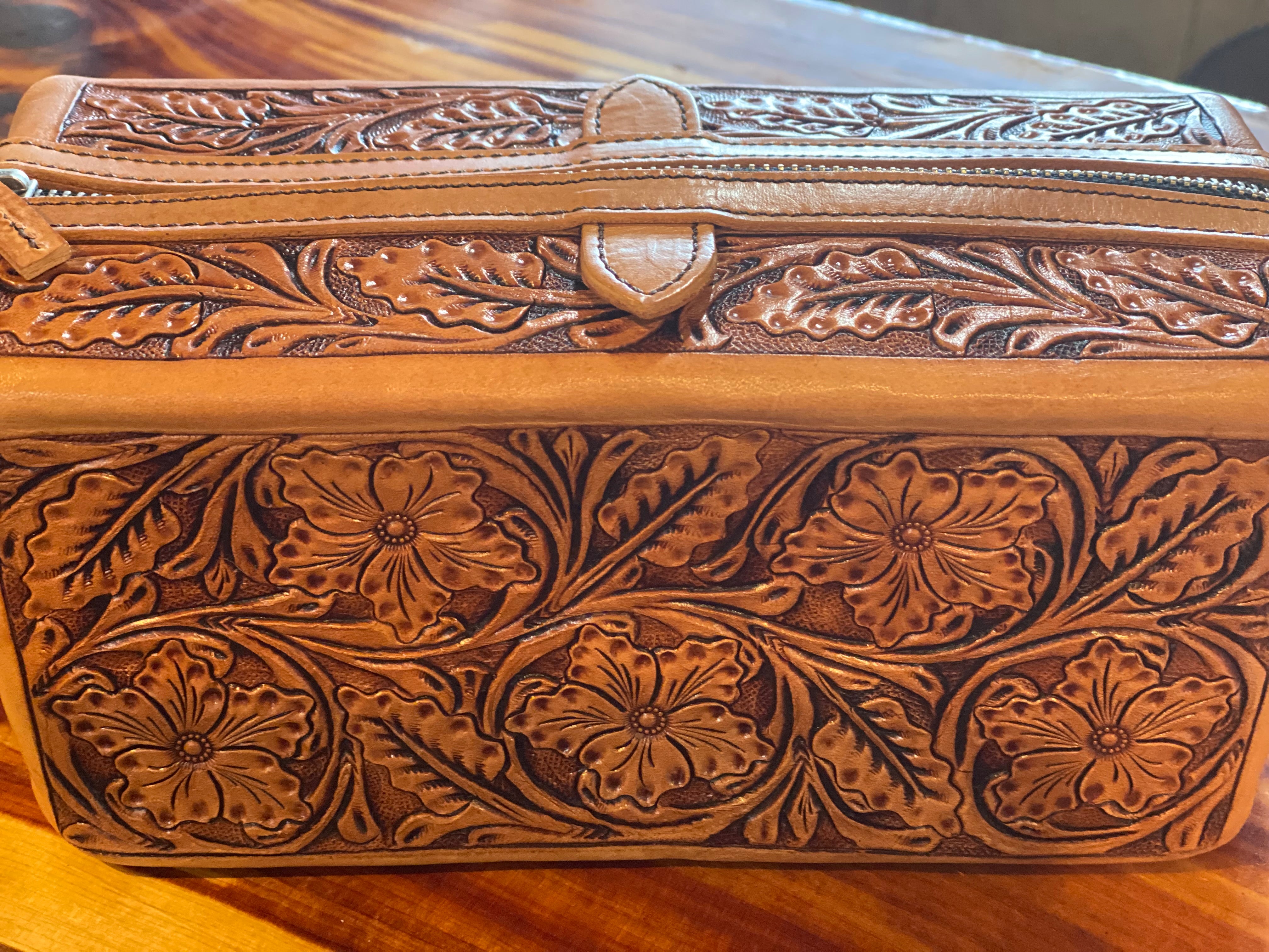 Leather tooled shaving kit  Cross H Tack & Decor