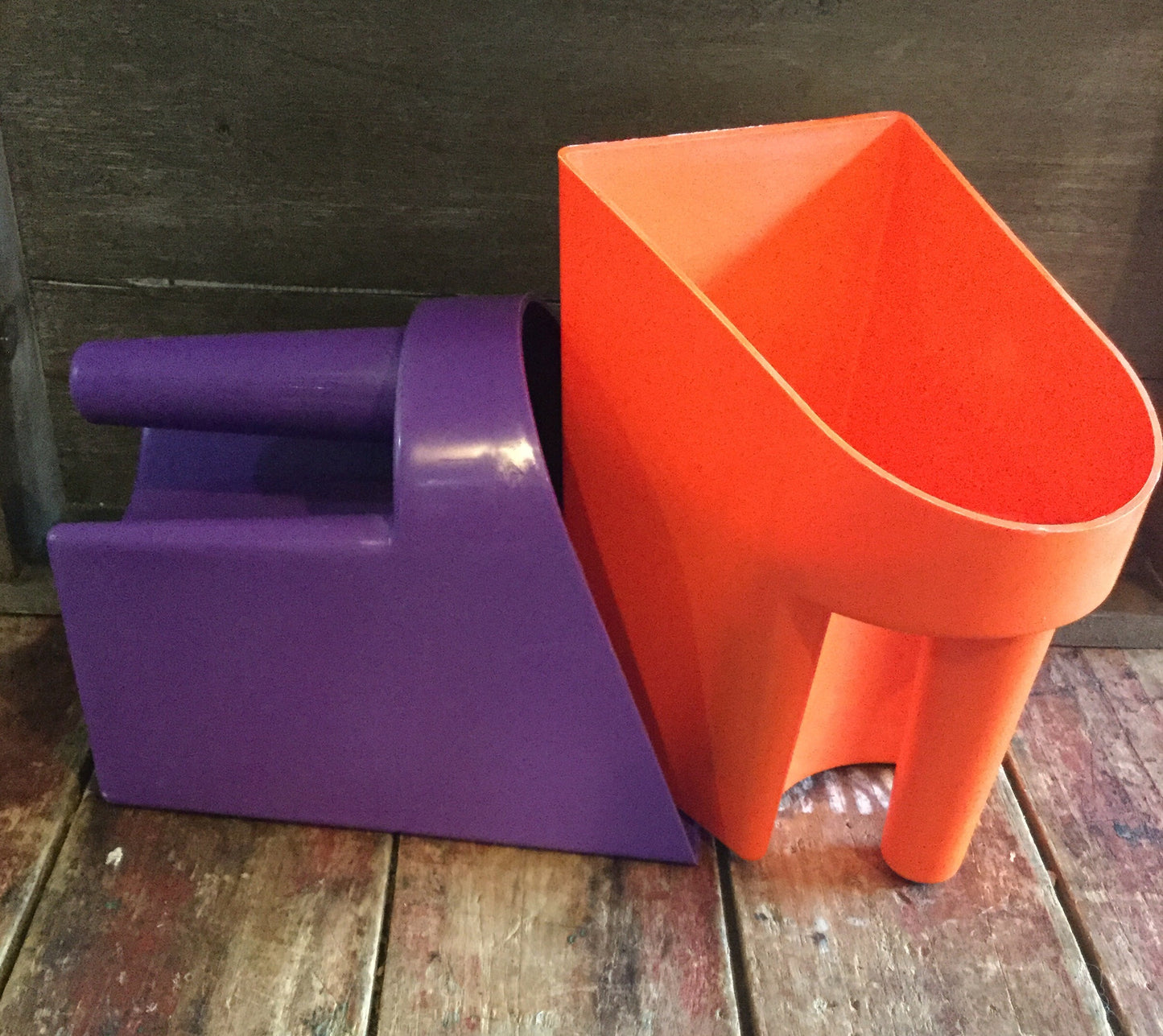 Plastic Enclosed Feed Scoop