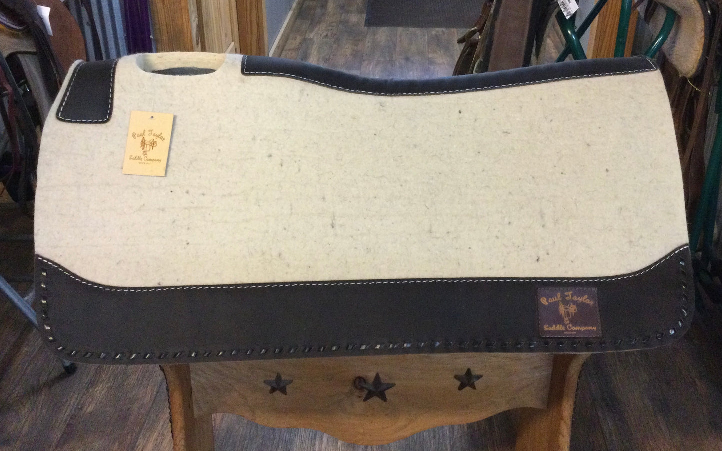 cream felt pad w/ buck stitch sl-855wl