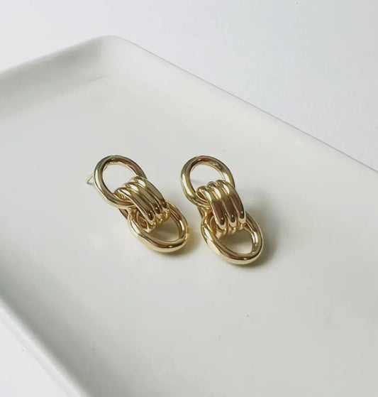 Gold link earring