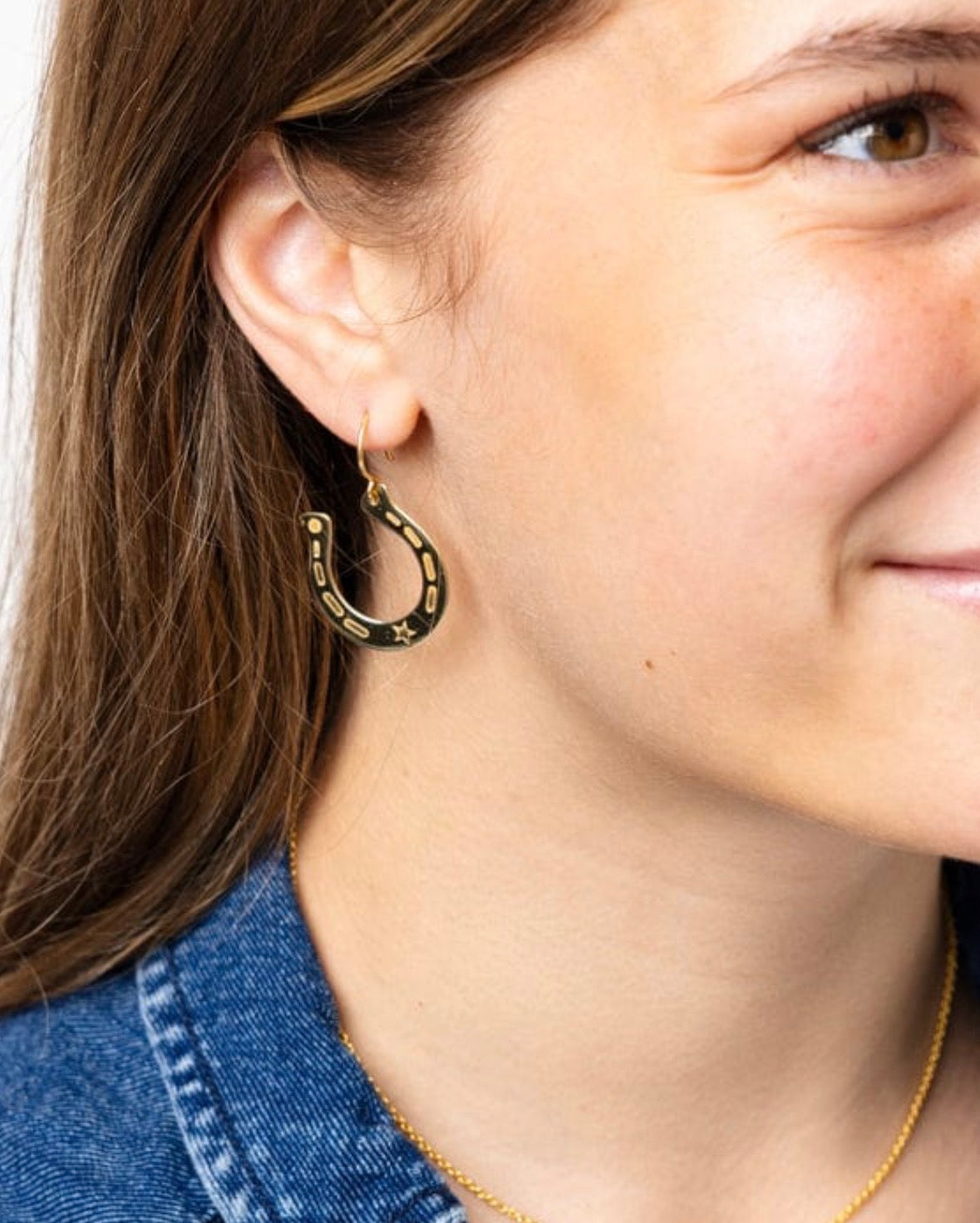 Gold horseshoe dangle ￼earrings