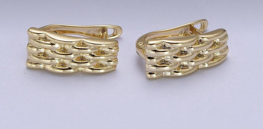 Vintage, gold, huggie earring ￼