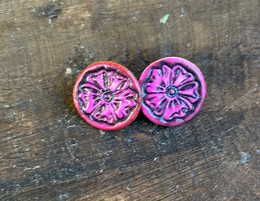 Pink tooled stud earring