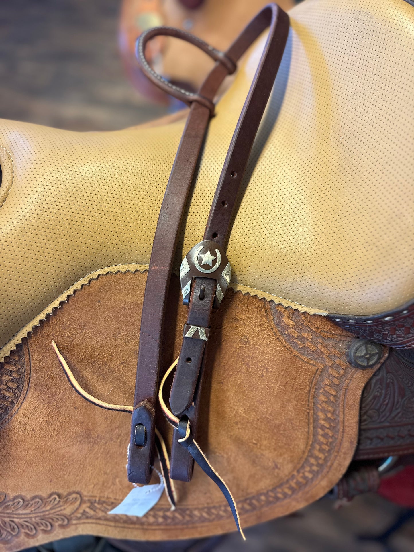 Oiled slip ear horseshoe star buckle