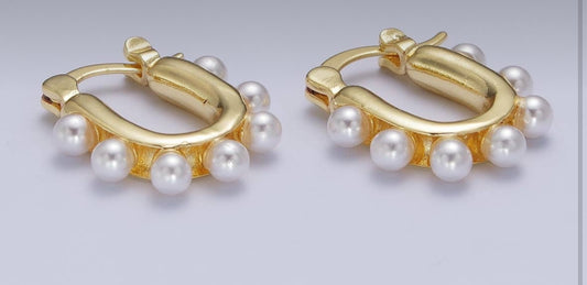 Gold pearls earrings