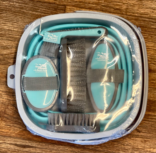 Grooming Kit w/Collapsible Bucket