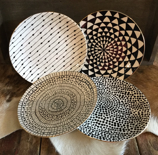 Round Stoneware Plates