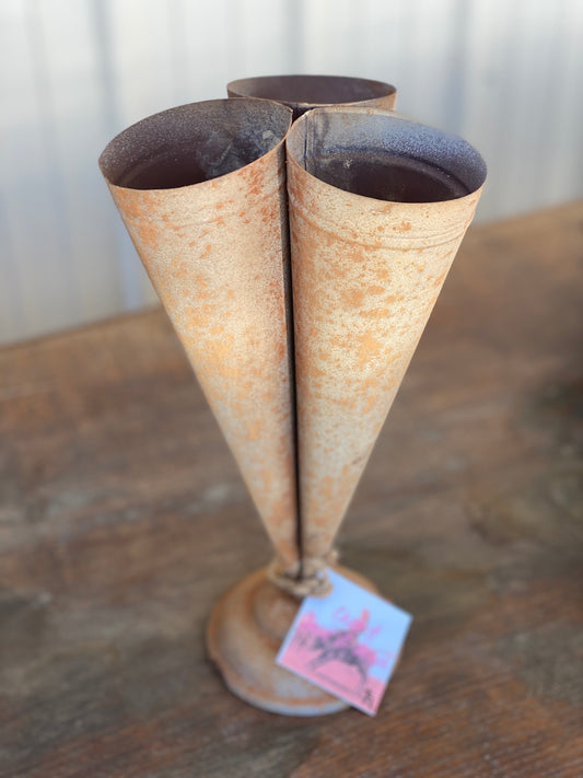 Dried flower triple cone Vase